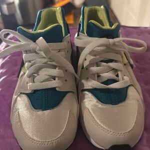 Nike Kids White and Yellow Sneakers